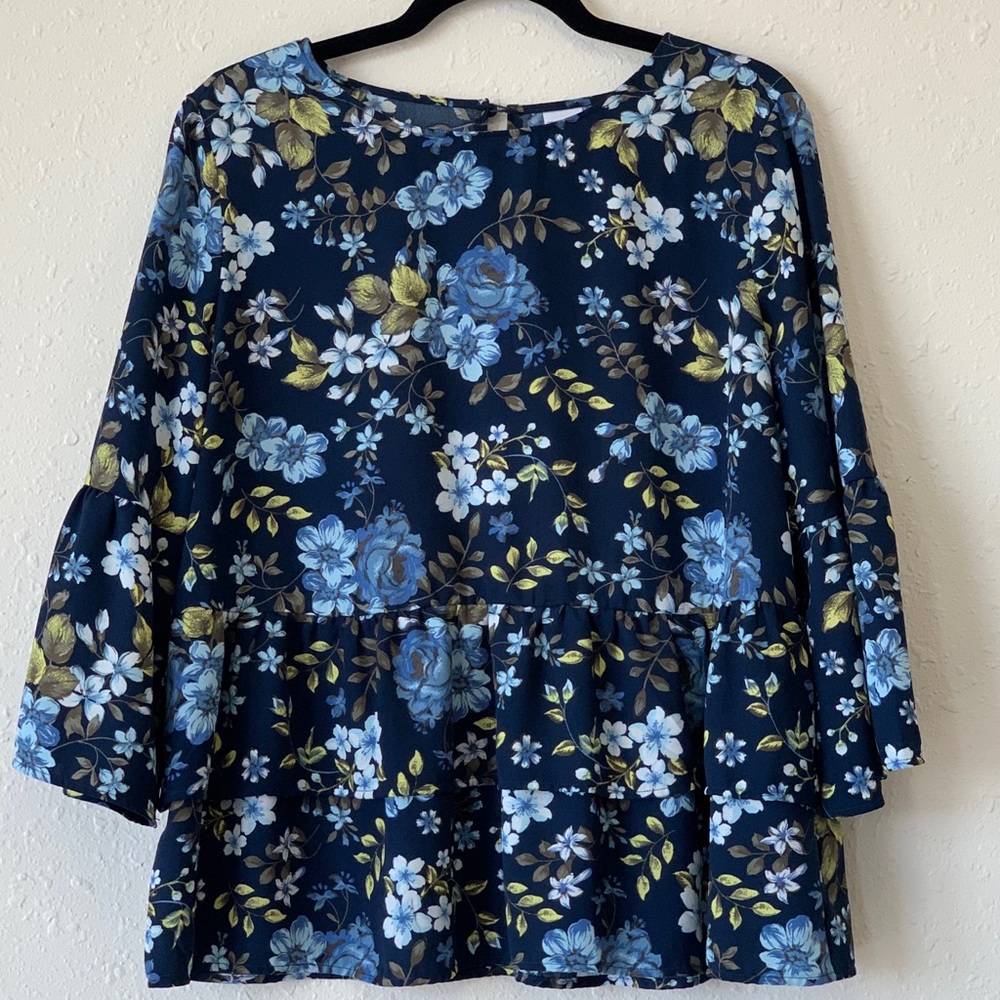 Blue floral ruffled blouse!